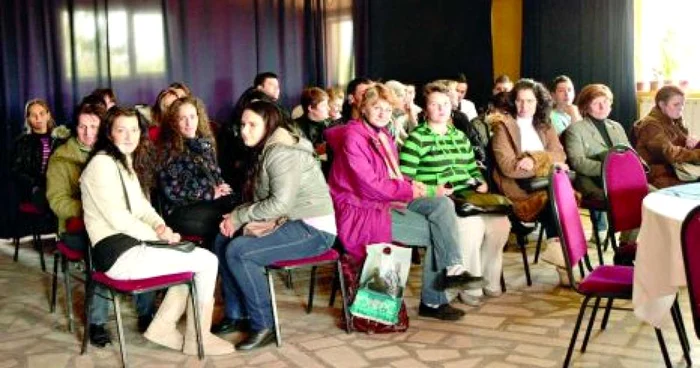 Localnicii din Deveselu urmează un curs de cinci săptămâni de engleză