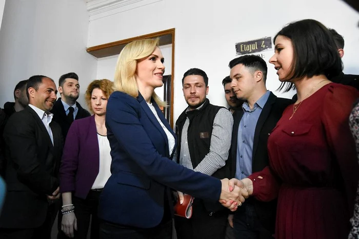 Gabriela Firea și-a depus ieri candidatura, alături de echipa sa de campanie