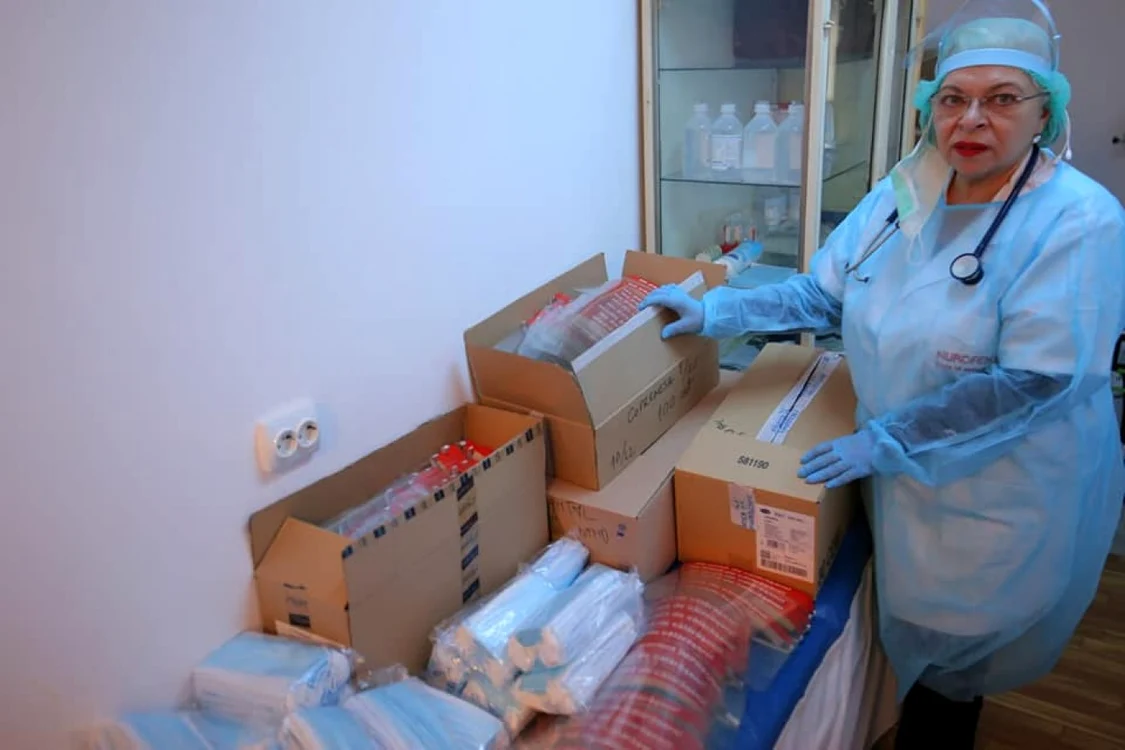 Materiale de protecţie donate pentru medicii din Călăraşi FOTO Facebook/Vasile Iliuţă