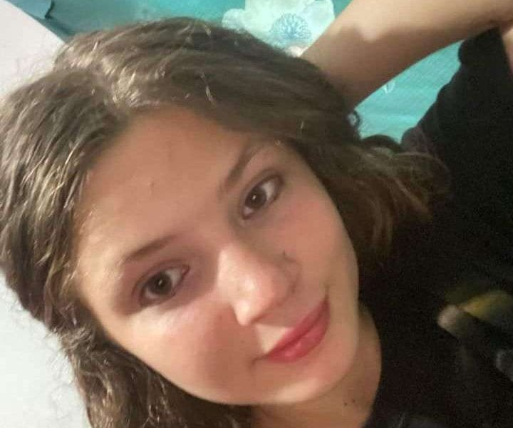 Copilă de 13 ani, dată dispărută. A plecat noaptea de acasă şi nu a mai revenit