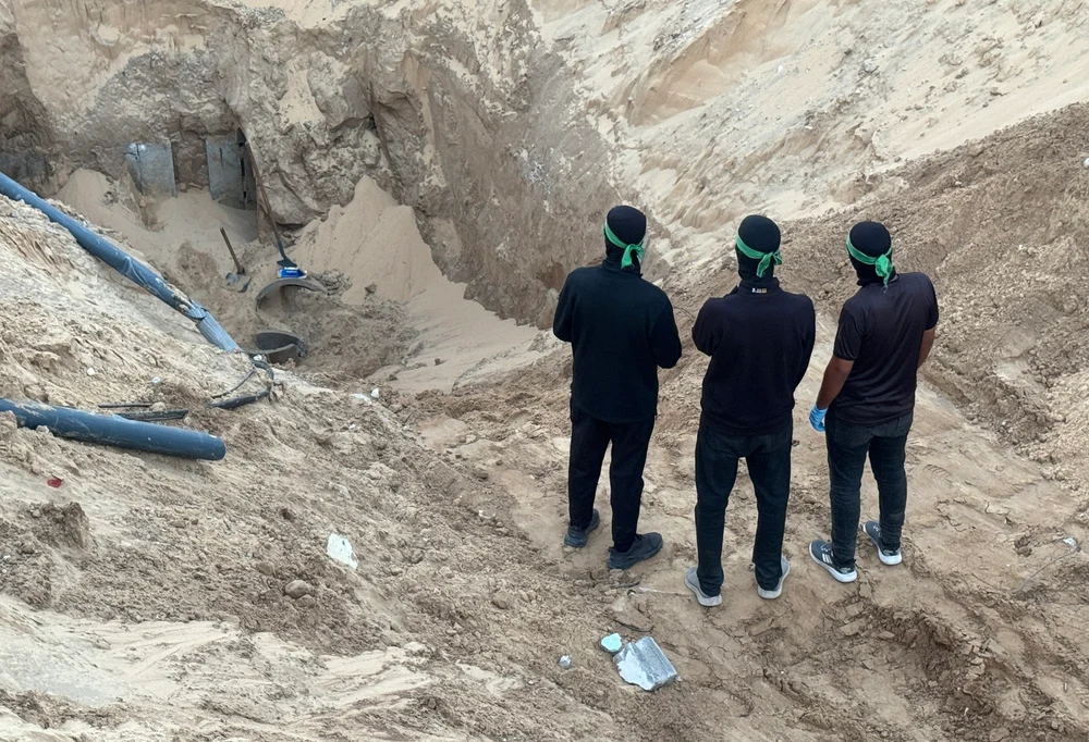 Israelul a publicat o filmare cu unul dintre cele mai complexe tuneluri ale Hamas, unde se ascundeau comandanții