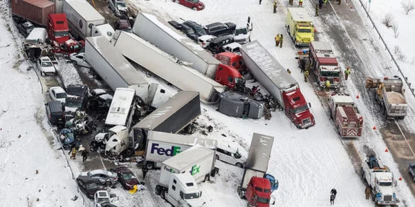 Accident in lant pe Interstate 78 in Pennsylvania FOTO AP via CBS News