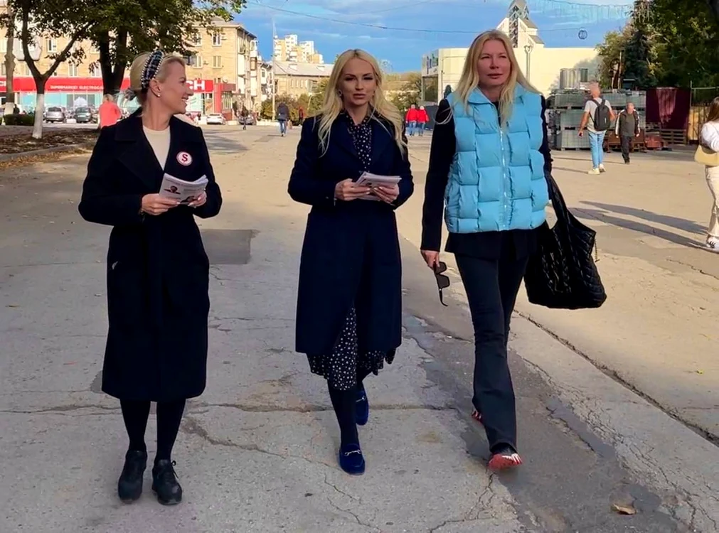 În campanie electorală, Arina Corșicova a fost văzută alături de subalterna lui Șor. FOTO: Facebook