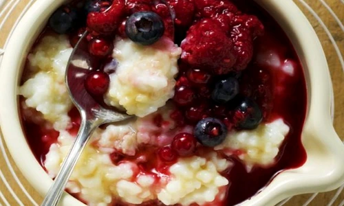 creamy rice pudding layered with berries 485393 jpeg