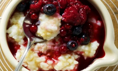 creamy rice pudding layered with berries 485393 jpeg