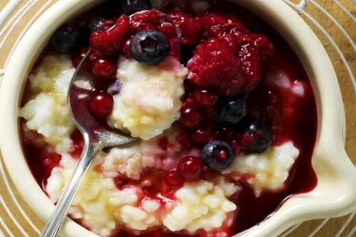 creamy rice pudding layered with berries 485393 jpeg