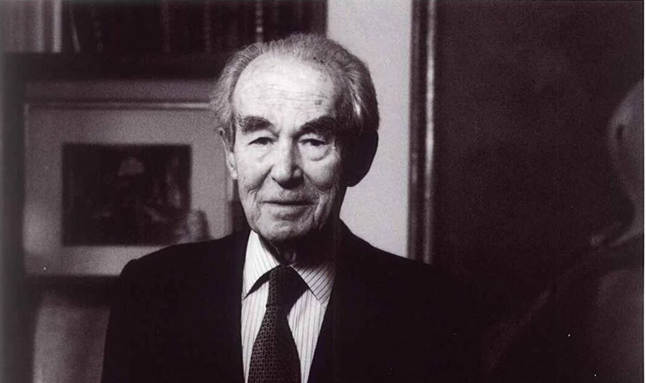 Robert Badinter a pus umărul la elaborarea Constituţiei României FOTO: Edouard Caupeil