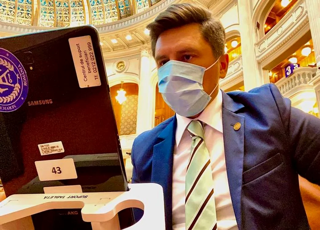 
    Deputatul PMP Constantin Codreanu se află la spital, cu traumatism de piramidă nazalăSursa foto: Facebook  