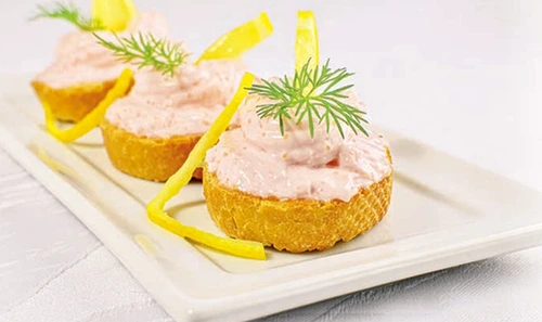 canapeuri cu paddta de icre jpg