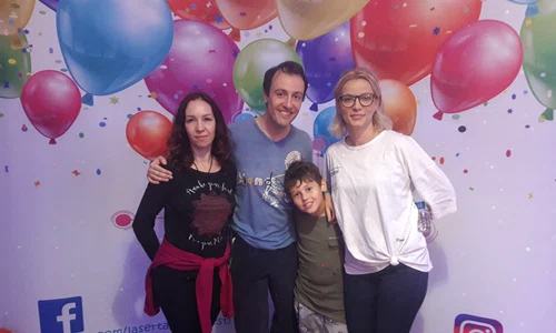 Călin Geambașu, alături de fiul său, DaviN, și de fostele iubite, Cristina Uta (stânga) și Lavinia (dreapta) jpeg