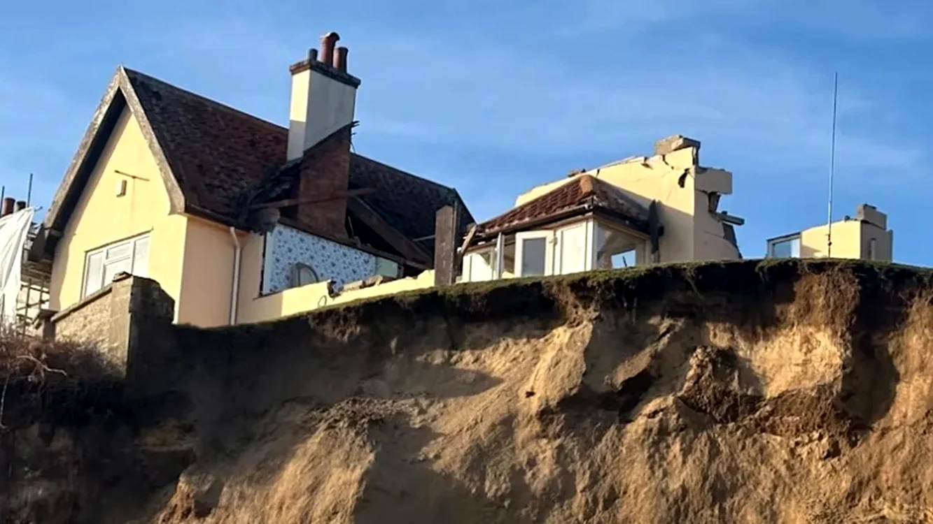 Casa a trebuit să fie demolată / foto:  ITV News Anglia