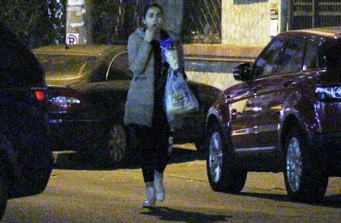 
    Marquerita a cumpărat, de la colțul străzii, o pungă plină cu pufuleți și cu chipsuriFoto: Blitz  