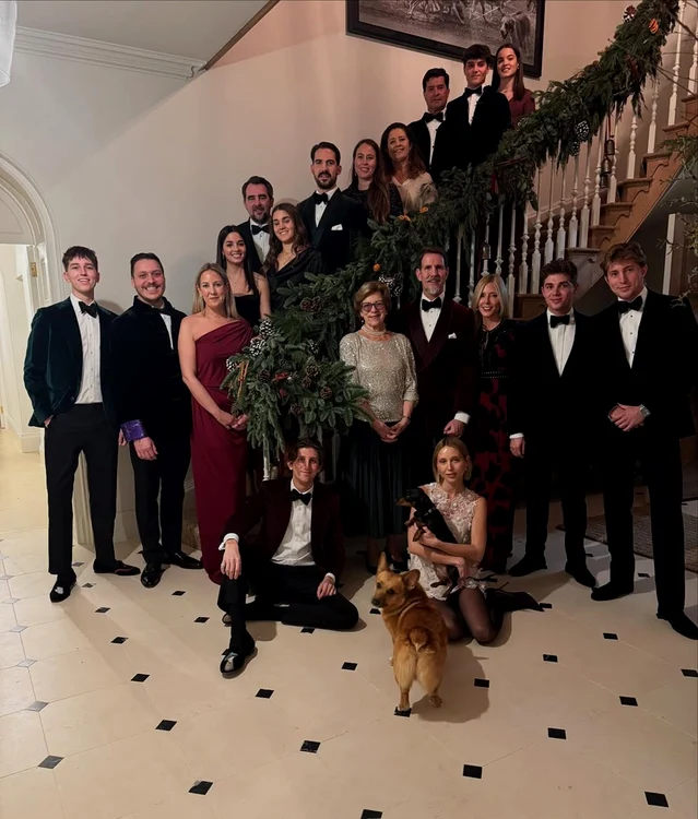 Marie Chantal cu Pavlos al Greciei și Familia Regală a Greciei de Crăciun 2024   Instagram jpg