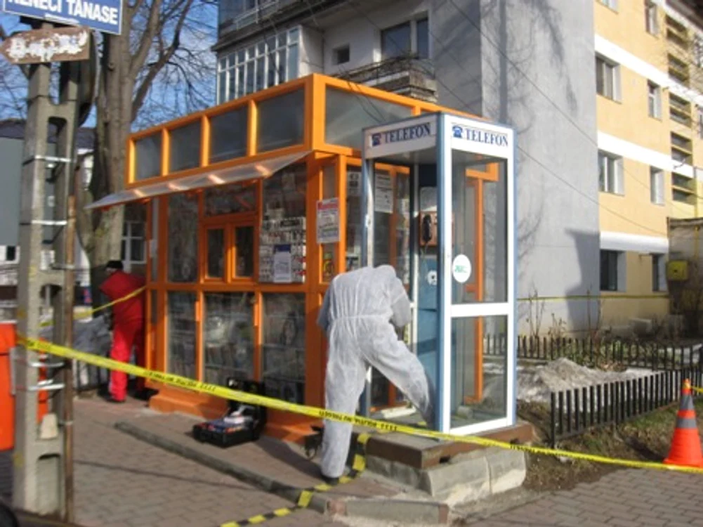 Apelul a fost făcut de la telefonul public situat peste drum de Judecătorie