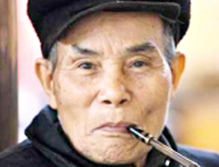 Bătrânul a început de 4 ani să ia hormoni feminini