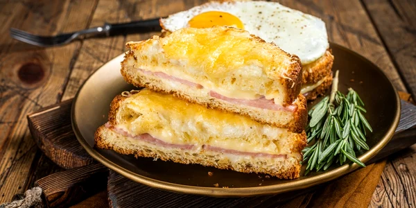 Sandviș Croque-Monsieur shutterstock 2104672802 jpg