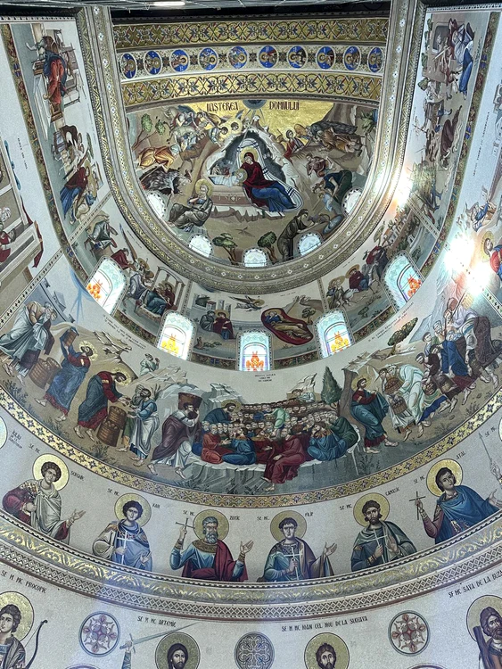 Absida sudică din Catedrala Națională: Sursă foto: Basilica.ro/diac. Iulian Dumitrașcu