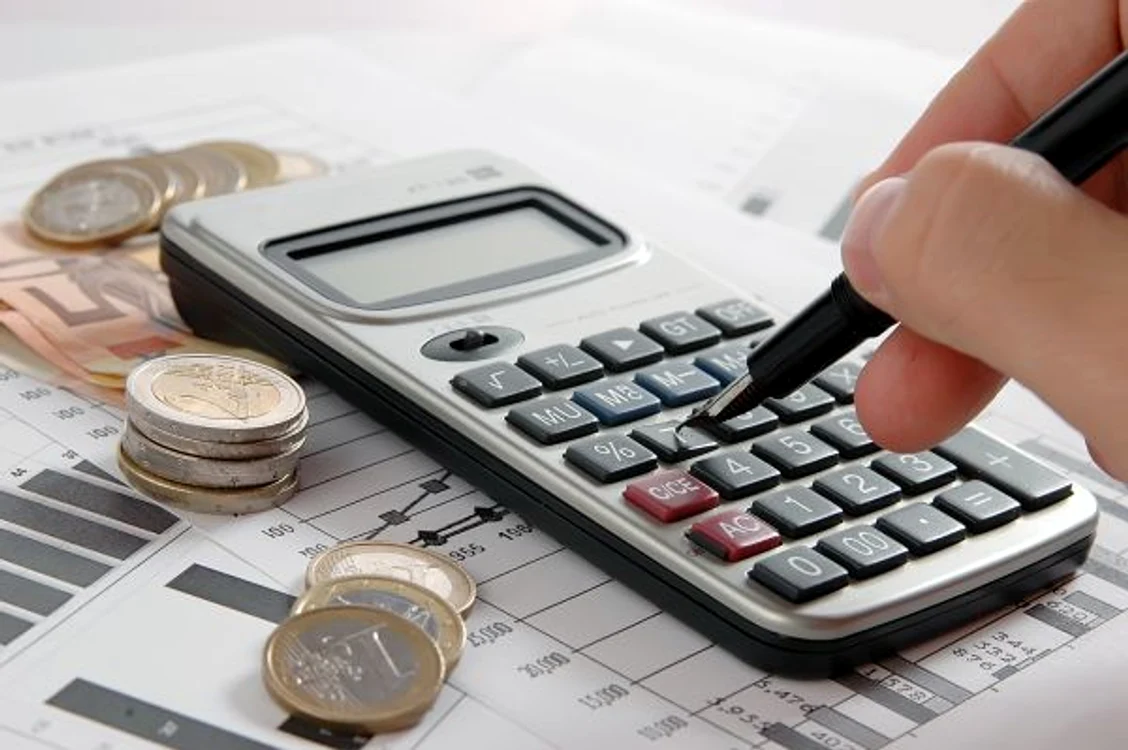 Tinerii vor putea deconta prin programele Family Start și Student Invest 500 de euro pe lună. 