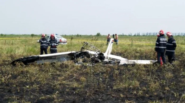 
    Aparatul de zbor este distrus în totalitate (foto:adevarul.ro)  