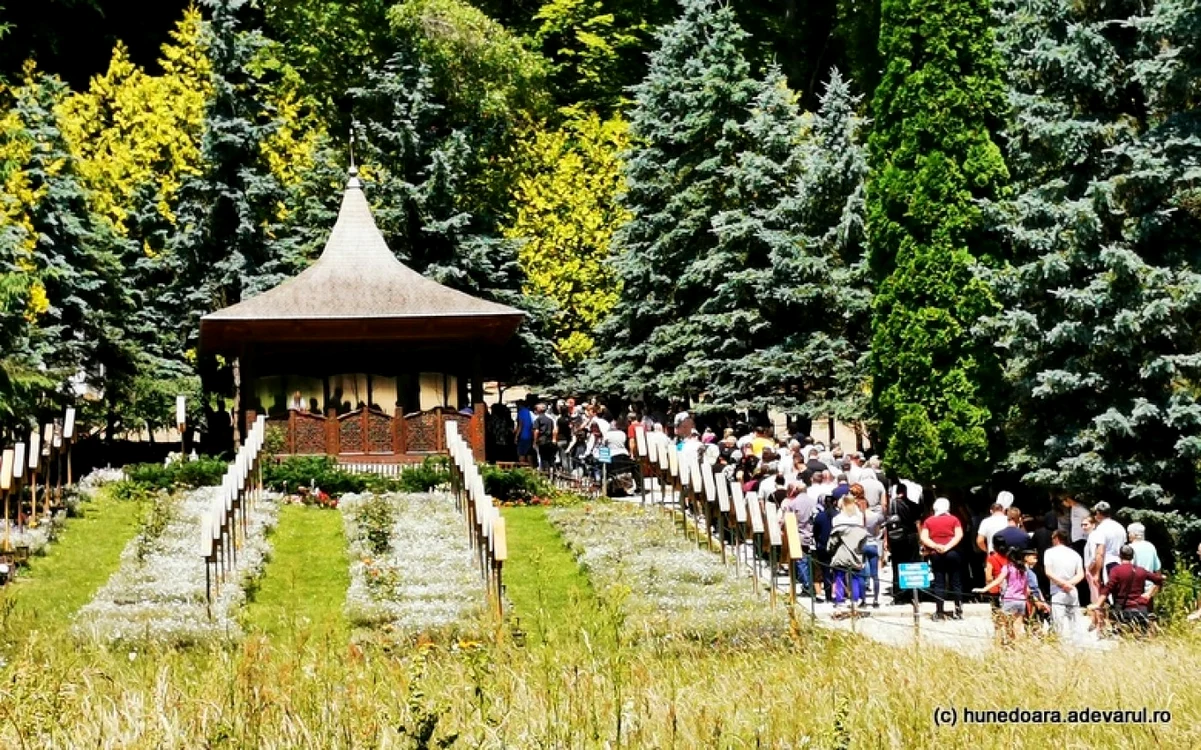 manastirea prislop de rusalii foto daniel guta adevarul