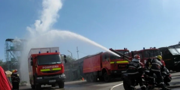 Pompierii au intervenit de urgenţă pentru stingerea incendiilor