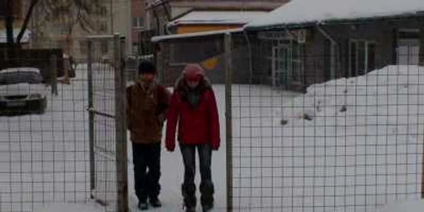 Strada Aleea Pictorului a fost închisă cu porţi şi gard de proprietarul ei 