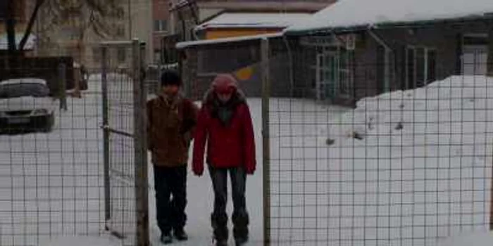 Strada Aleea Pictorului a fost închisă cu porţi şi gard de proprietarul ei