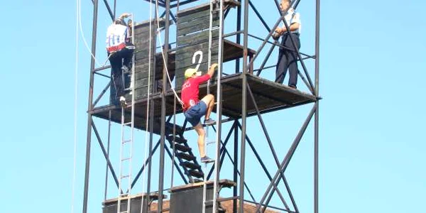 Pompierii s-au întrecut şi în probe de escaladări. Foto: ISU Sălaj