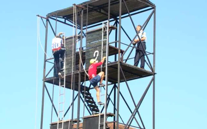 Pompierii s-au întrecut şi în probe de escaladări. Foto: ISU Sălaj