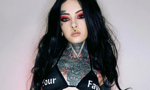 Lilou are 300 de tatuaje jpg