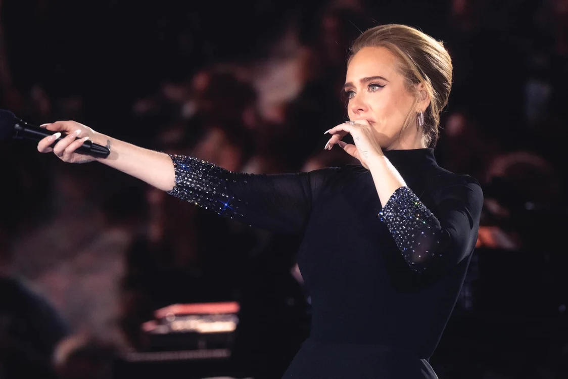 Adele, în lacrimi după ce și-a anunțat retragerea din carieră / Foto: Facebook