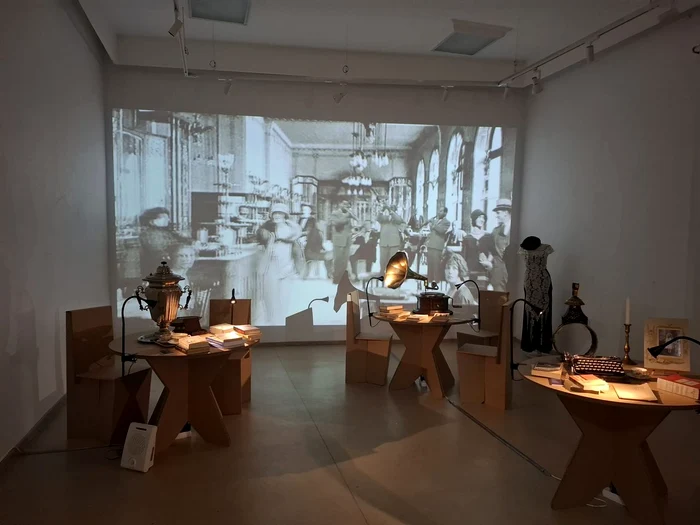 Vernisajul expoziției „Orașul scriitoarelor. Peisaj urban în literatura scrisă de femei” (foto: Arhivele Naționale ale României)