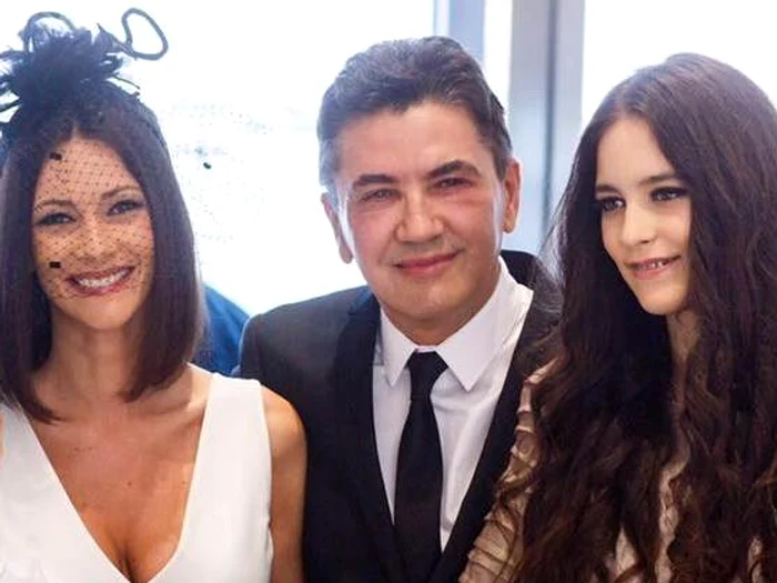 
    Andreea Berecleanu și Constantin Stan, alături de nașii Ileana și Cătălin Badiufoto: arhivă personală  