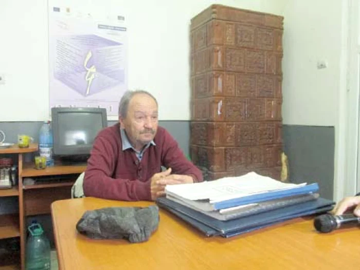 
    Profesorul Marian Ciobanu  recunoaşte că înjură, dar  dă vina pe situaţia din ţară  