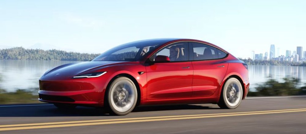Faruri adaptive Tesla Model 3 pentru siguranță și vizibilitate nocturnă | sursa foto: Adevarul
