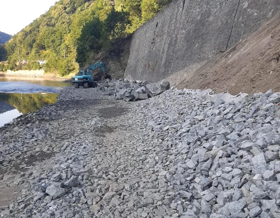 Lucrări la carosabilul DN7 - Valea Oltului în zona Boiţa - Sibiu Foto CNAIR