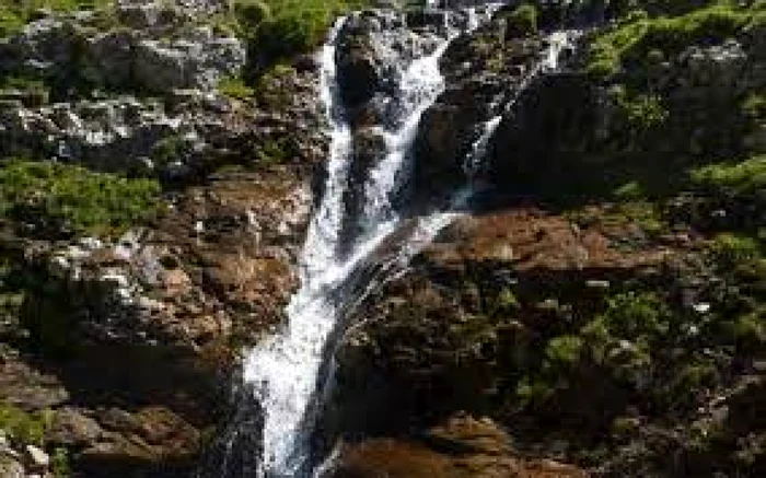 Cascada "Obârşia Ialomiţei". FOTO: bloguldecalatorii.ro