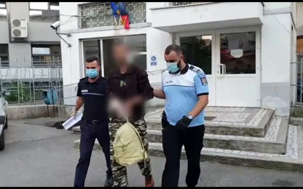 
    Hoțul a fost reținut de polițiștiFoto: stirileprotv.ro  