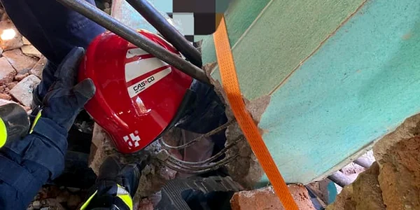 Perete prăbuşit peste un băiat de 16 ani care lucra la demolarea unei case, în Rosiorii de Vede 1 jpg