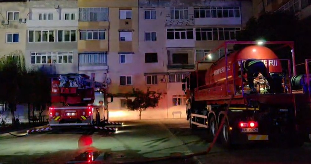 Incendiu în orașul Balș. 52 de persoane au fost evacuate. Mai multe echipaje ale ISU Olt acționează