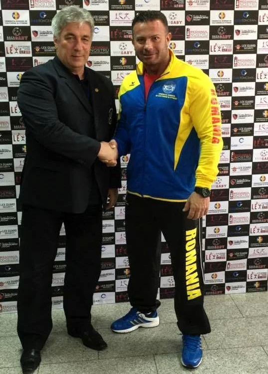 
    Alături de Nenad Vutcovik, preşedintele Federaţiei de Bodybuilding şi Fitness din Balcani  