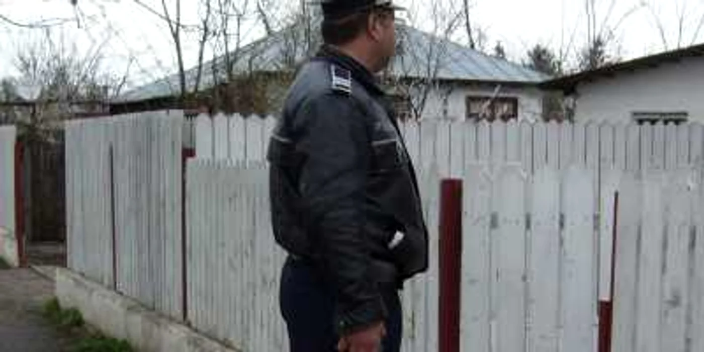 Poliţistul a tras ambele focuri spre mașina suspectă