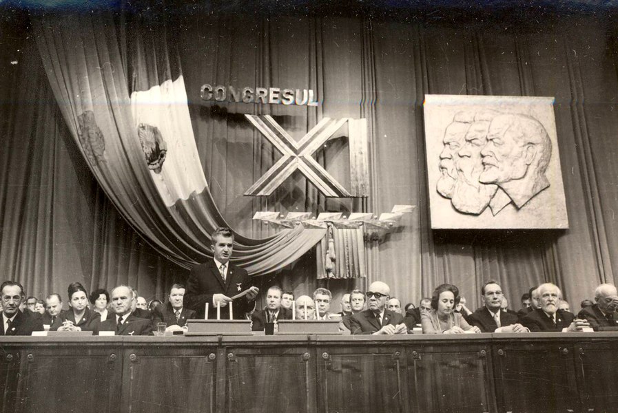 Lupta „anticorupție” în comunism. Populația era terorizată, casta conducătoare era răsfățată. Istoric: „Ceaușescu a tolerat derivele consumiste”