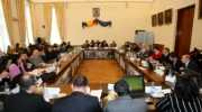 Iaşi: Maşini din fonduri UE la Consiliul Judeţean