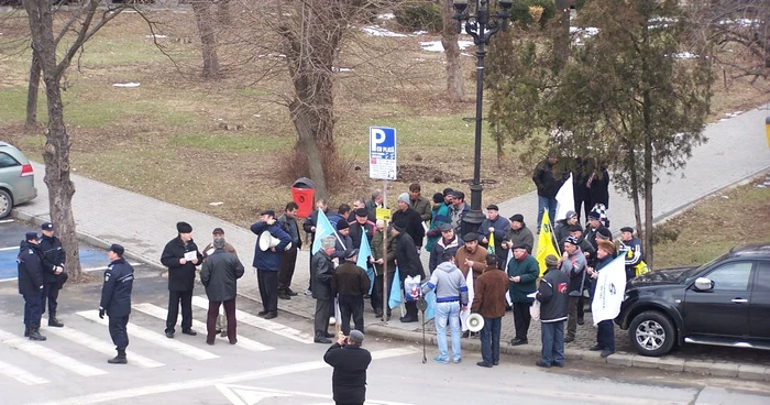 Protestul sindicaliştilor a avut loc în faţa Prefecturii Alba 