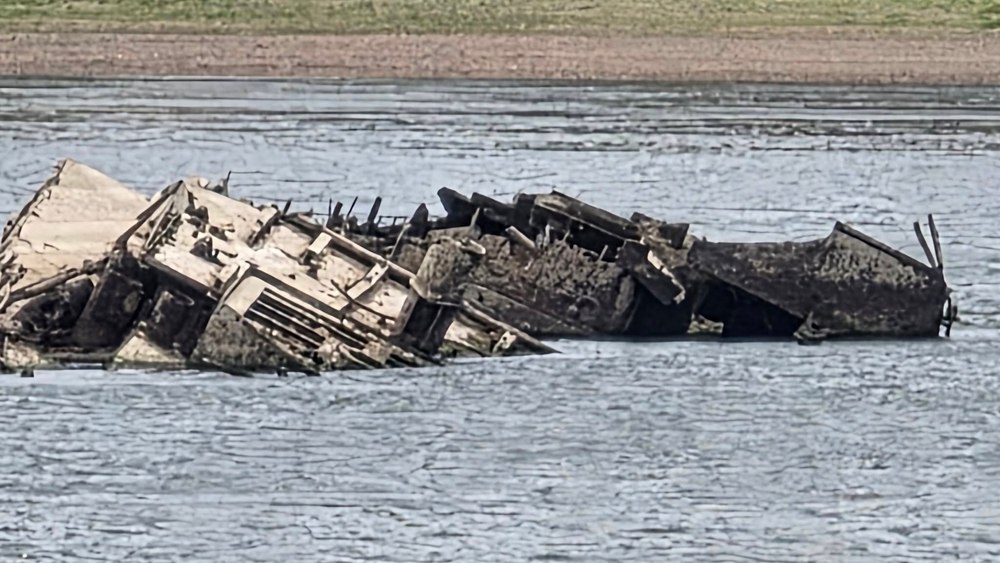 Alertă pe Dunăre, din cauza secetei: nave rămase blocate și epave germane ies la suprafață după 80 de ani