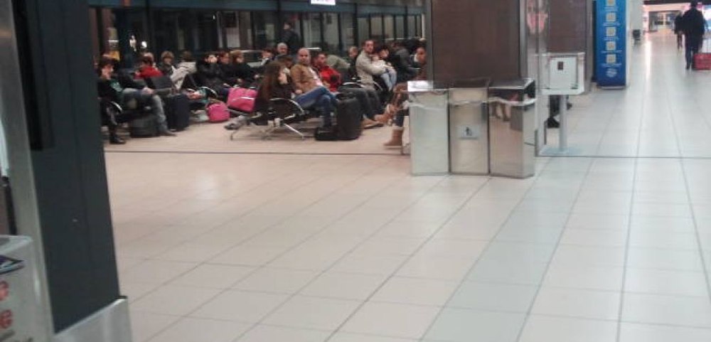 Firme de recrutare sau traficanți de persoane? Sute de muncitori asiatici sunt abandonați pe aeroport 