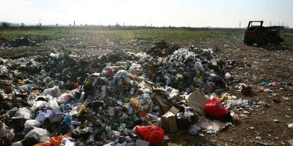 Rampele de gunoi au fost închise, dar fără a se şi igieniza