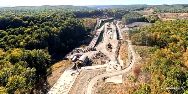 Autostrada cu tuneluri  Foto Daniel Guță  ADEVĂRUL jpg