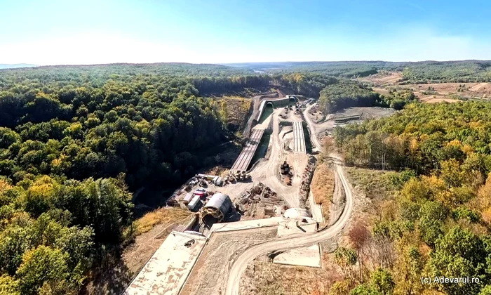 Autostrada cu tuneluri  Foto Daniel Guță  ADEVĂRUL jpg